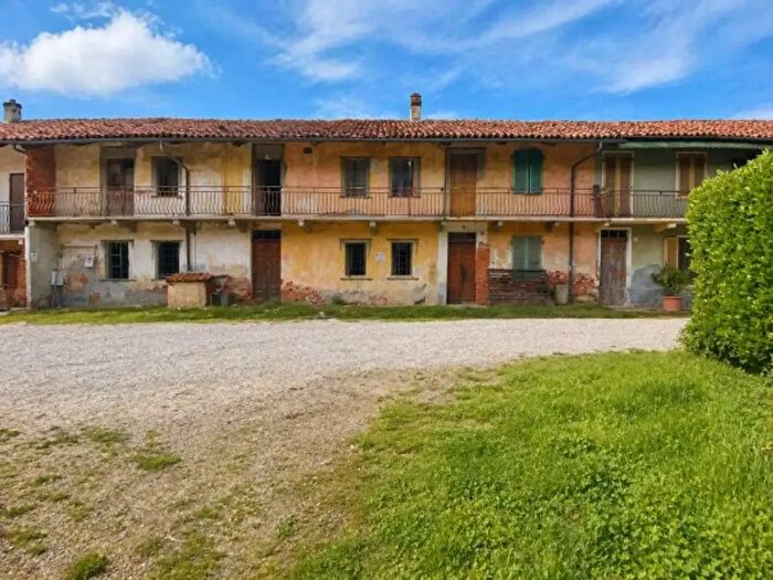 Casa con 6 locali in vendita in Via Roma, Baldissero DAlba