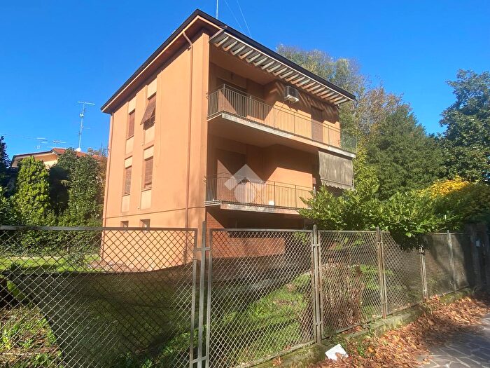 Casa con 8 locali in vendita in Via Febbraio, Carpi