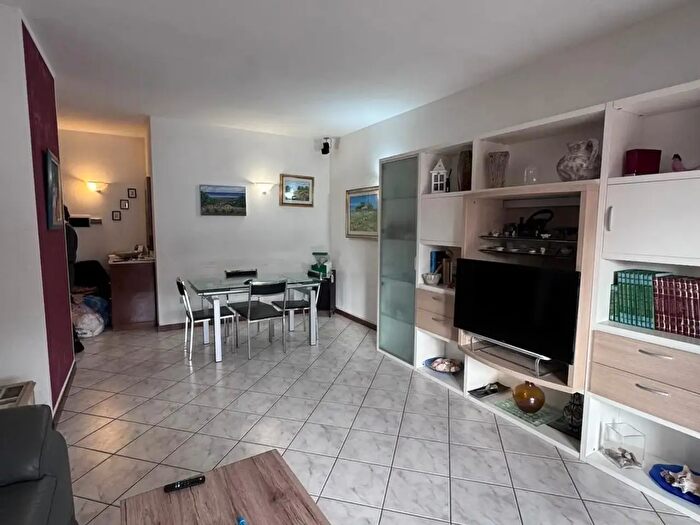 Appartamento con 6 locali in vendita in Massa