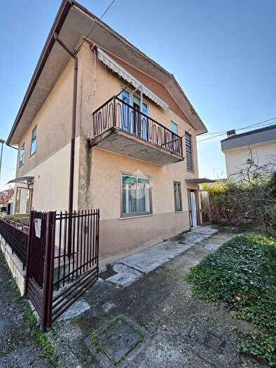 Appartamento trilocale in vendita in Via Saint Cloud, Piove Di Sacco