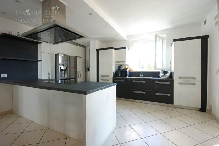 Casa con 10 locali in vendita in San Giustino