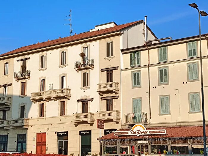 Appartamento trilocale in affitto in Via Carlo Bazzi, Milano