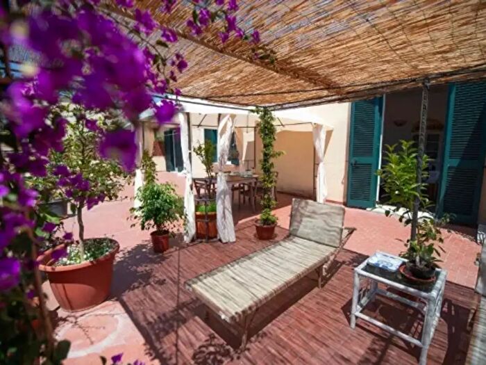 Appartamento con 5 locali in vendita in Via dei Cristallini, Napoli