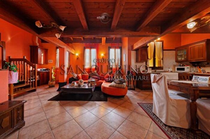 Appartamento quadrilocale in vendita in Via Mazzarana, Novi Di Modena