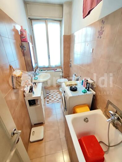 Appartamento trilocale in vendita in Via Zuretti, Milano