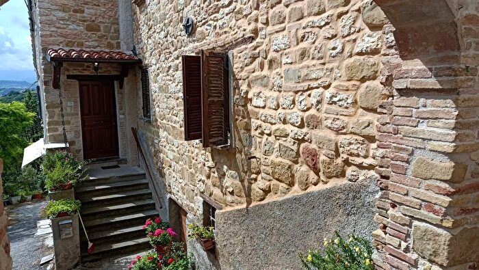 Casa con 6 locali in vendita in Castelraimondo