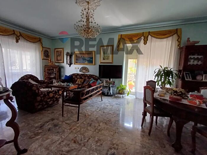 Appartamento con 8 locali in vendita in Via Enna, Catania