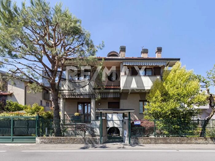 Casa con 5 locali in vendita in Via Como, Paderno Dugnano