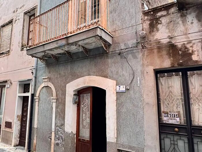 Casa con 6 locali in vendita in Via Duca di Bergamo, Motta SantAnastasia