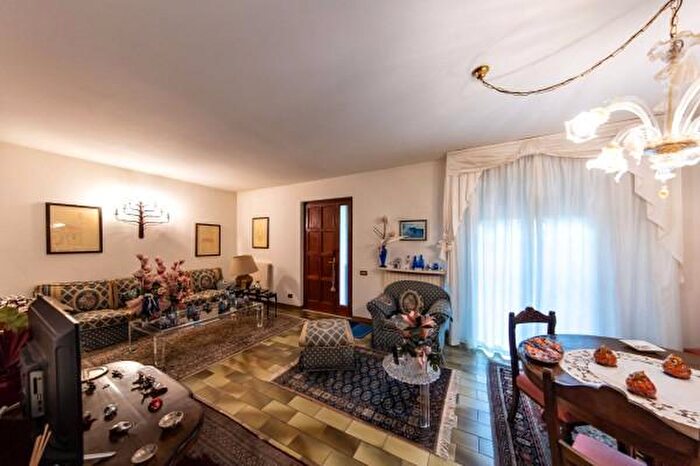 Appartamento quadrilocale in vendita in Via G dAroma, Uzzano