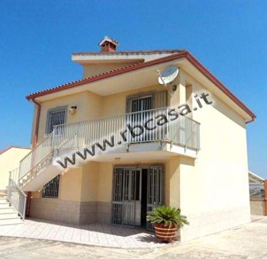 Casa con 6 locali in vendita in Via delle Noci di Cocco, Ispica