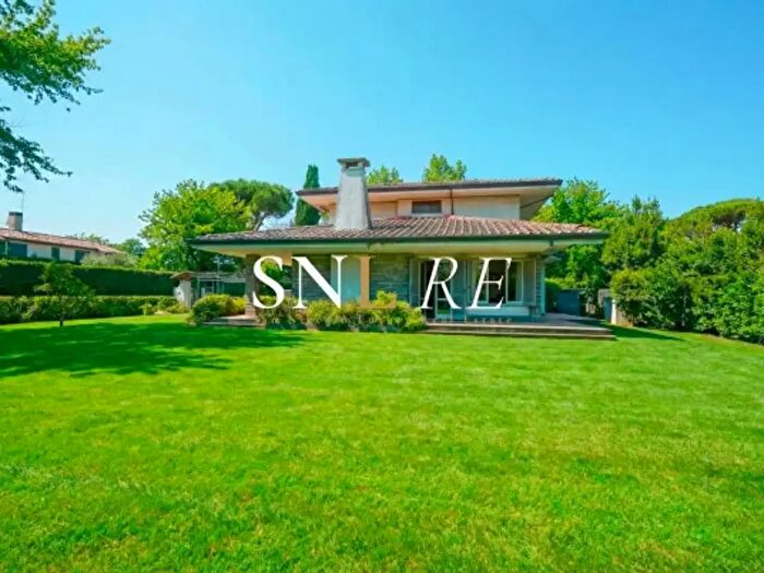 Casa con 6 locali in vendita in Via Leonardo da Vinci, Forte Dei Marmi