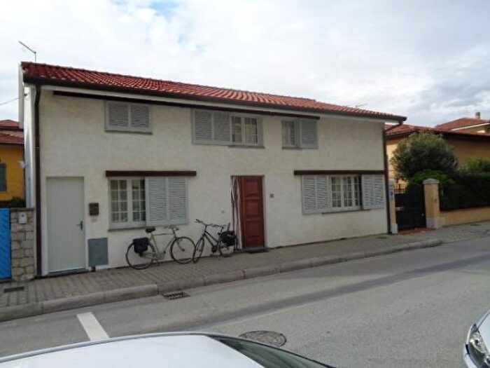 Casa con 6 locali in affitto in Forte Dei Marmi