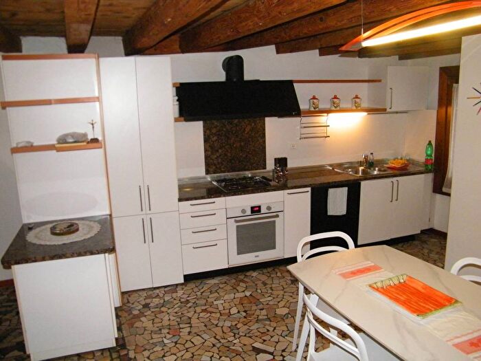 Appartamento trilocale in affitto in Contra del Borghetto, Centro Storico, Vicenza