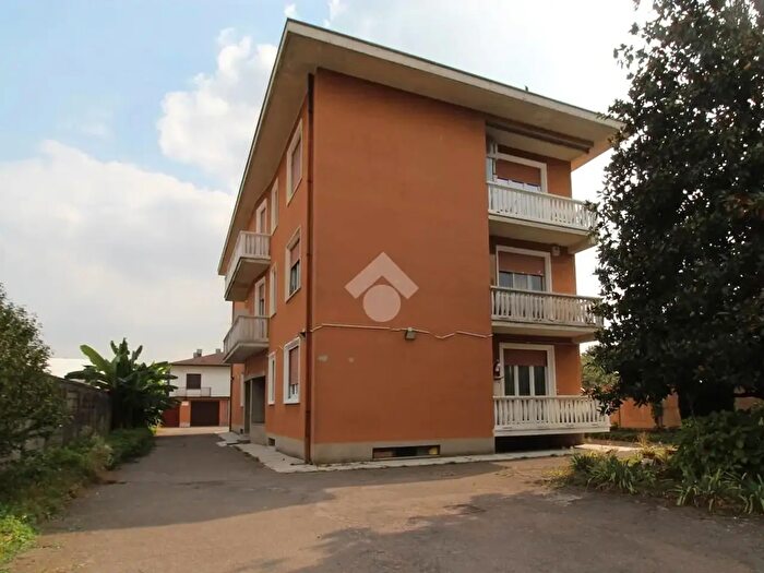 Appartamento trilocale in vendita in Via Pineta, Rescaldina