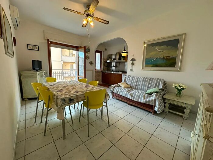 Appartamento bilocale in vendita in Via Parigi, Follonica