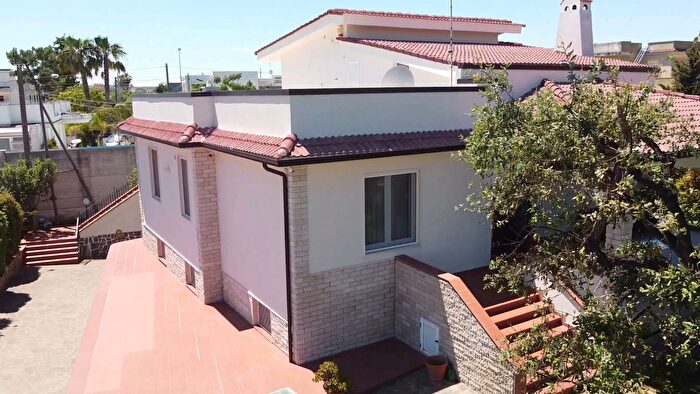 Casa con 10 locali in vendita in Conversano