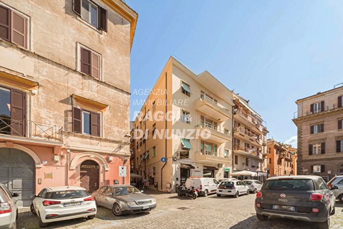 Appartamento con 7 locali in vendita in Via Piave, Frascati