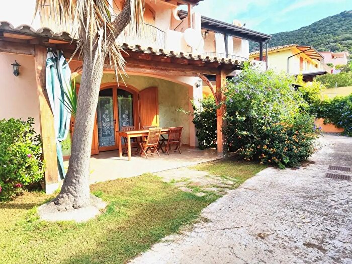 Casa quadrilocale in vendita in Via Petrarca, Domus de Maria