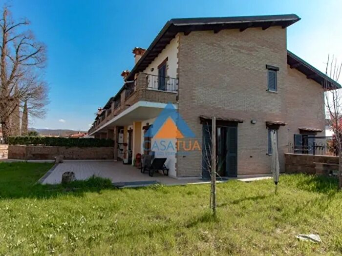 Casa quadrilocale in vendita in Strada Statale UmbroLaziale, Orte