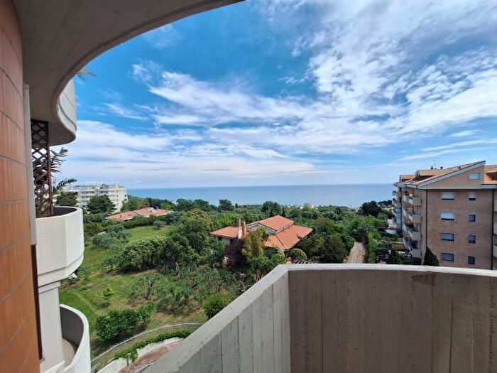 Appartamento trilocale in vendita in Viale Silvio E Francesco Ciccarone, Vasto