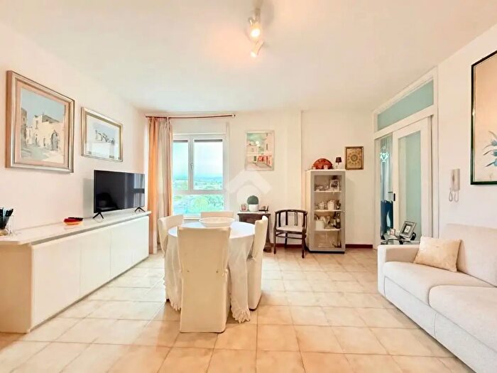 Appartamento quadrilocale in vendita in Via PitzE Serra, Quartu SantElena