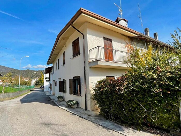 Casa con 5 locali in vendita in Travesio