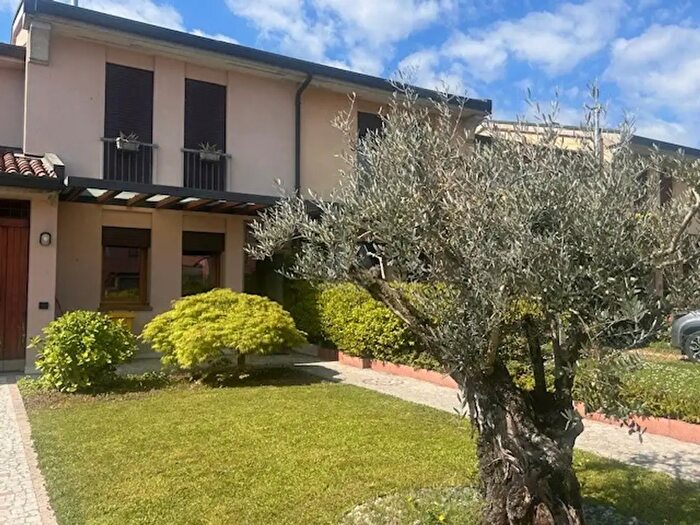 Casa con 5 locali in vendita in Via dellAltopiano, Castelfranco Veneto