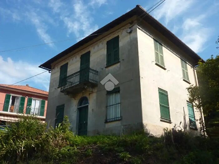 Casa con 9 locali in vendita in Via Brigata Berto, Cogorno