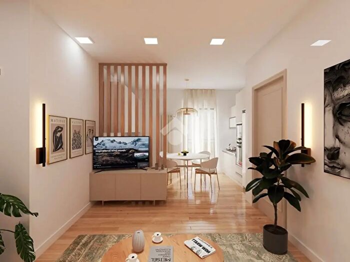 Appartamento trilocale in vendita in Via Andrea Costa, Milano