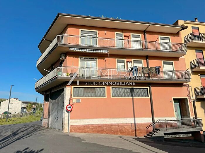 Appartamento con 6 locali in vendita in Via Frans Kafka, Adrano