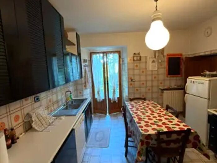 Casa con 6 locali in vendita in Castel Di Casio