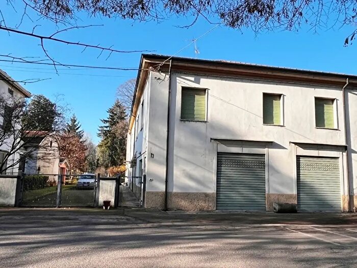 Casa con 8 locali in vendita in Via delle Rimembranze, Roccabianca