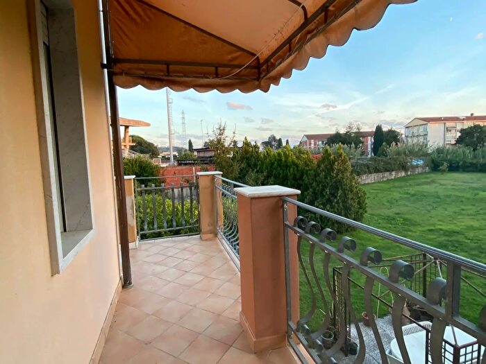 Appartamento con 5 locali in affitto in Sarzana