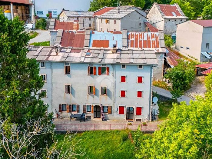 Casa con 6 locali in vendita in Via Valle, Velo Veronese