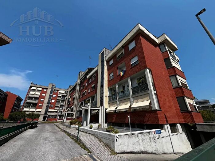 Appartamento quadrilocale in vendita in Via Benedetto Dalmastro c, Cuneo