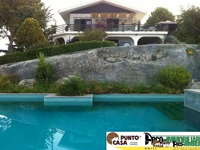 Casa con 15 locali in vendita in Via Ficiligni, Monreale