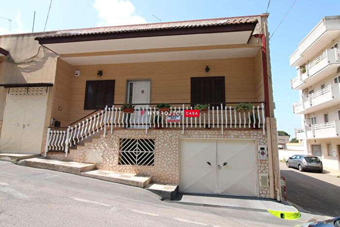 Appartamento quadrilocale in vendita in Via Daua Parma, Crispiano