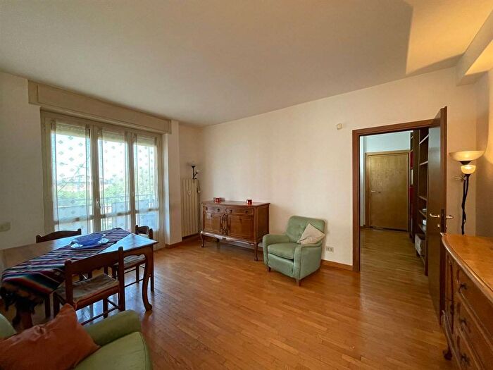 Appartamento trilocale in affitto in Via Bartolomeo Colleoni, Sempione, Milano