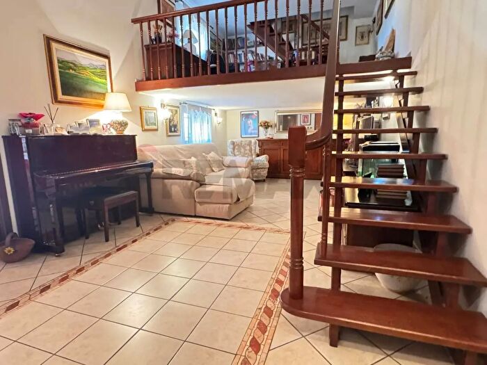 Casa con 8 locali in vendita in Via Giacomo Leopardi, Gravina Di Catania