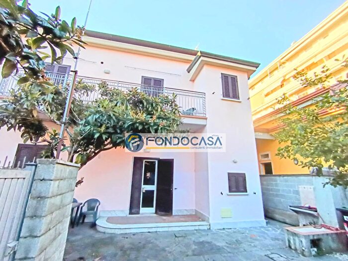 Casa con 5 locali in vendita in Via Rinchiosa, Carrara