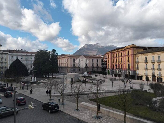 Appartamento trilocale in affitto in Piazza Libertà, Emanuele II C Colombo Morelli e Silvati, Avellino