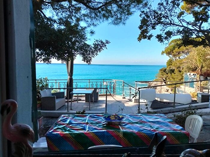 Appartamento trilocale in affitto in Via Aurelia, Centro, Bogliasco