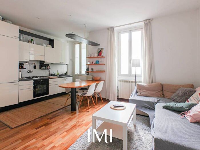 Appartamento trilocale in affitto in Via Marco dOggiono, Corso Genova, Milano