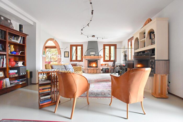 Casa con 7 locali in vendita in Via Vangadizza, Rubano