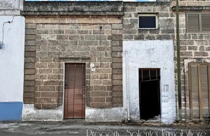 Casa quadrilocale in vendita in Via Montano Salve Centro Storico, Salve