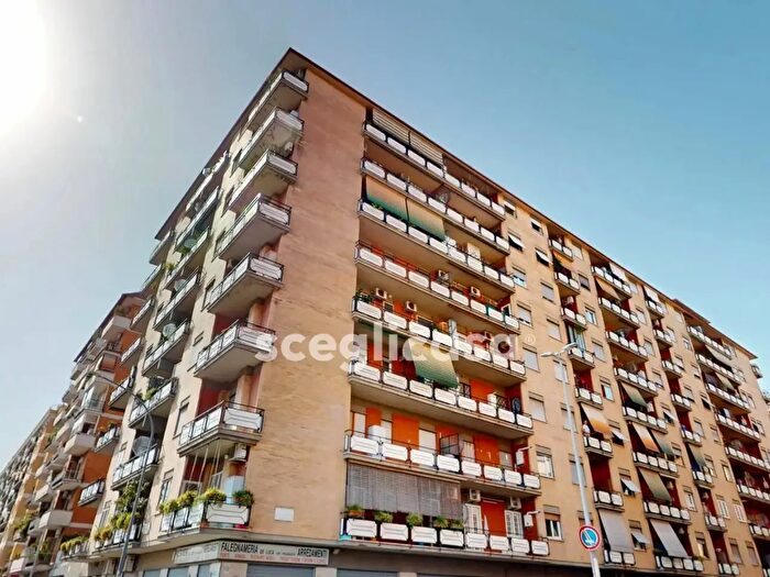 Appartamento trilocale in vendita in Via Marco Celio Rufo, Roma