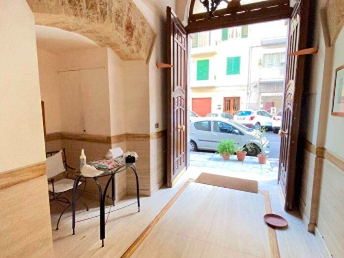 Appartamento trilocale in affitto in Via Mariano Stabile, Roma Cavour, Palermo