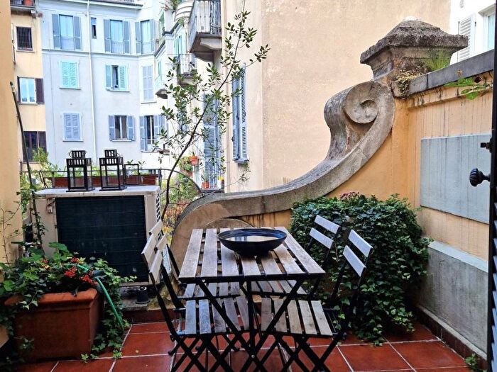 Appartamento trilocale in affitto in Piazza Castello, Cadorna Castello, Milano