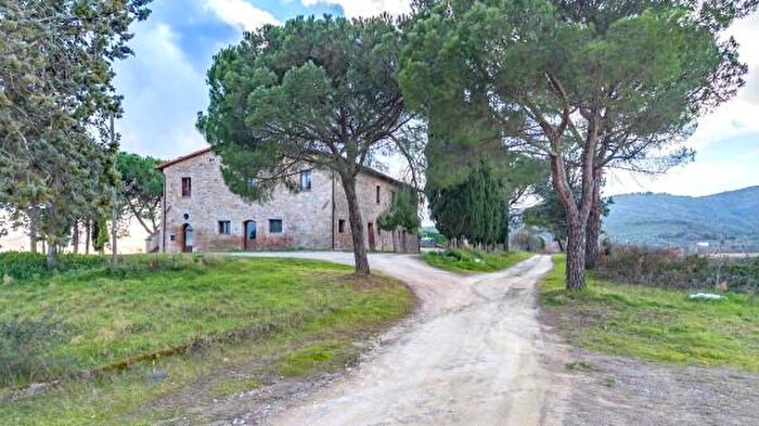 Casa con 6 locali in vendita in Via Missiano, Panicale